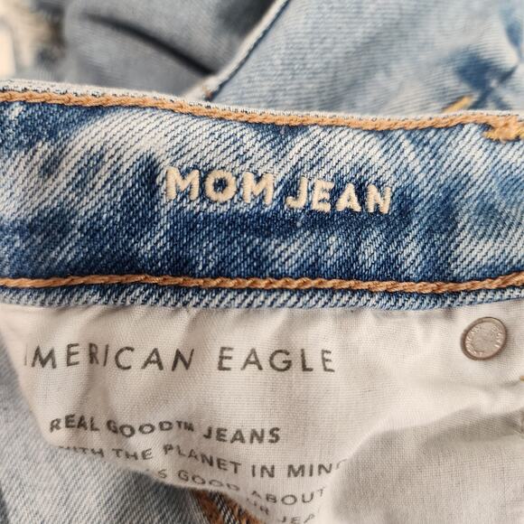 American Eagle Stretch Mom Light Wash Distressed 2R - Picture 8 of 9